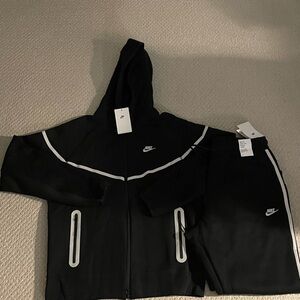 NIKE TECH REFLECTIVE SET
SIZE XXL FITS XL